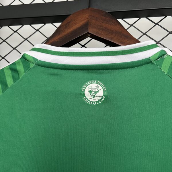 Newcastle United 25/26 Visitante Green