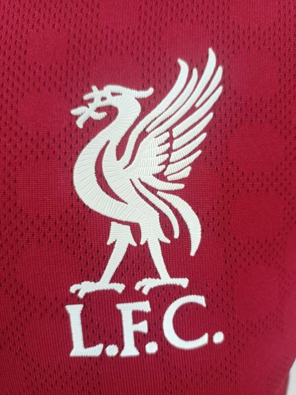 4250ed8f Liverpool 25/26 Local Player Versión