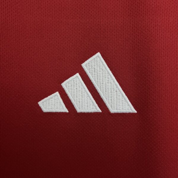 Manchester United 25/26 Local