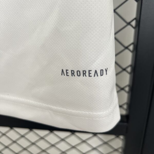 Leeds United 25/26 Local