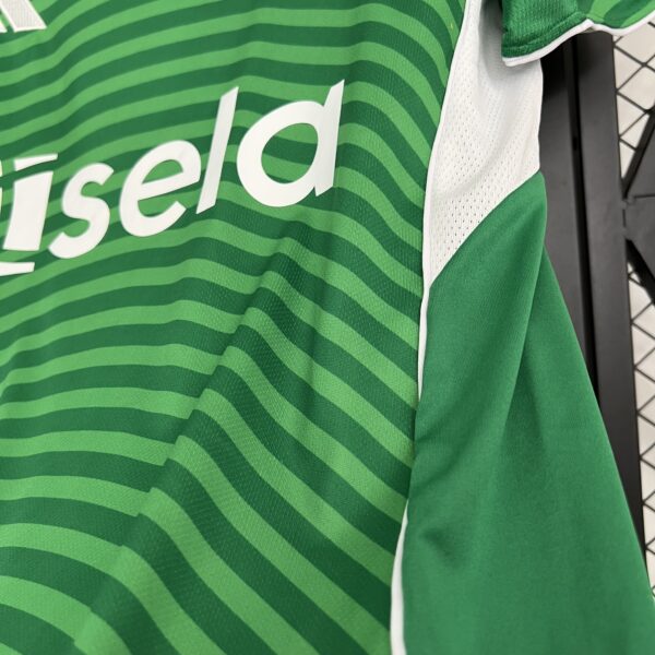 Newcastle United 25/26 Visitante Green