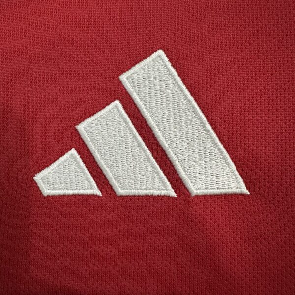 Liverpool 25/26 Local