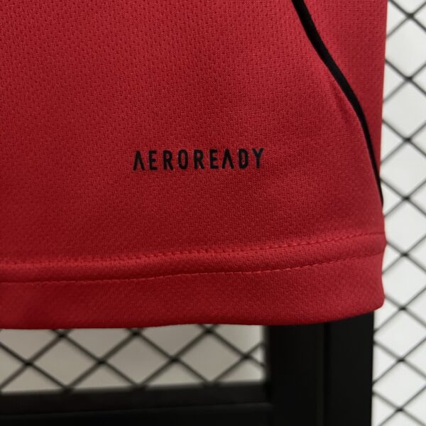 Manchester United 25/26 Local