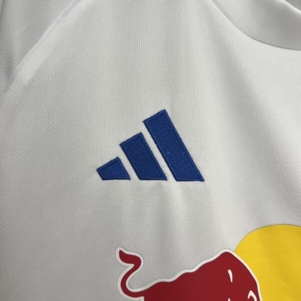 Leeds United 25/26 Local