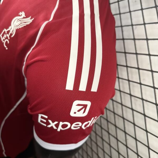 de64721a Liverpool 25/26 Local Player Versión