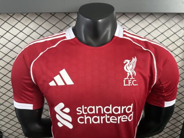 f9c2d6ce Liverpool 25/26 Local Player Versión